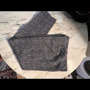 White House Back Market…black & white geometric pattern